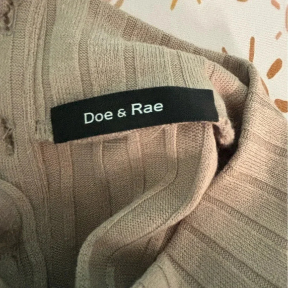 Doe & Rae Womens Mock Neck Ribbed‎  Tan Sweater Back Button Detail Size Small - Picture 4 of 4